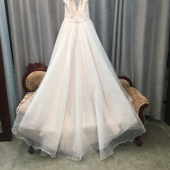 Stunning Aline Wedding Dress, Plunging Neck Open Back Blush Ballgown Keyhole - Picture 10 of 16